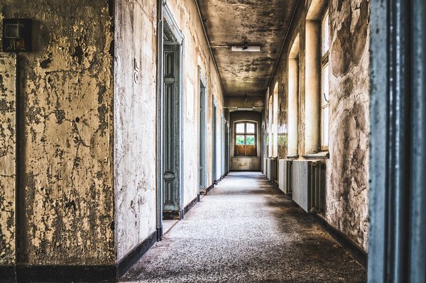 Explorez les mystères fascinants des ruines en urbex